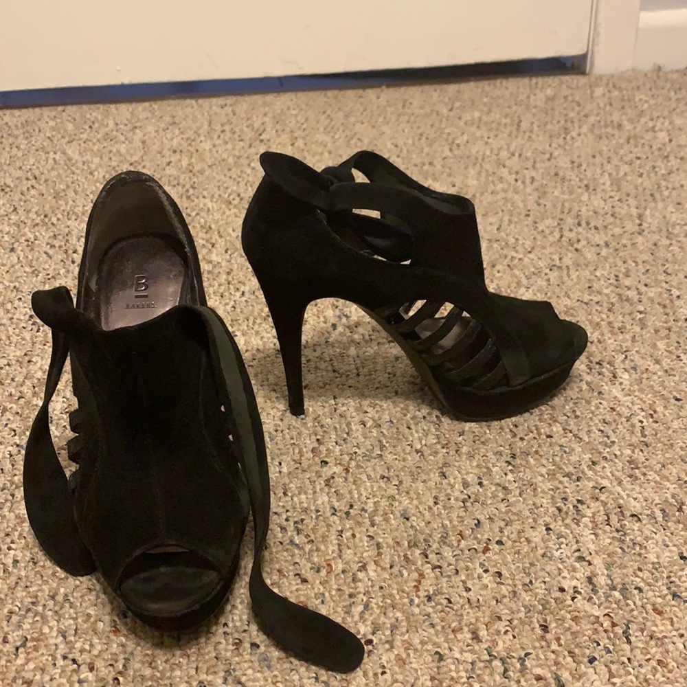 Bakers Black Pumps